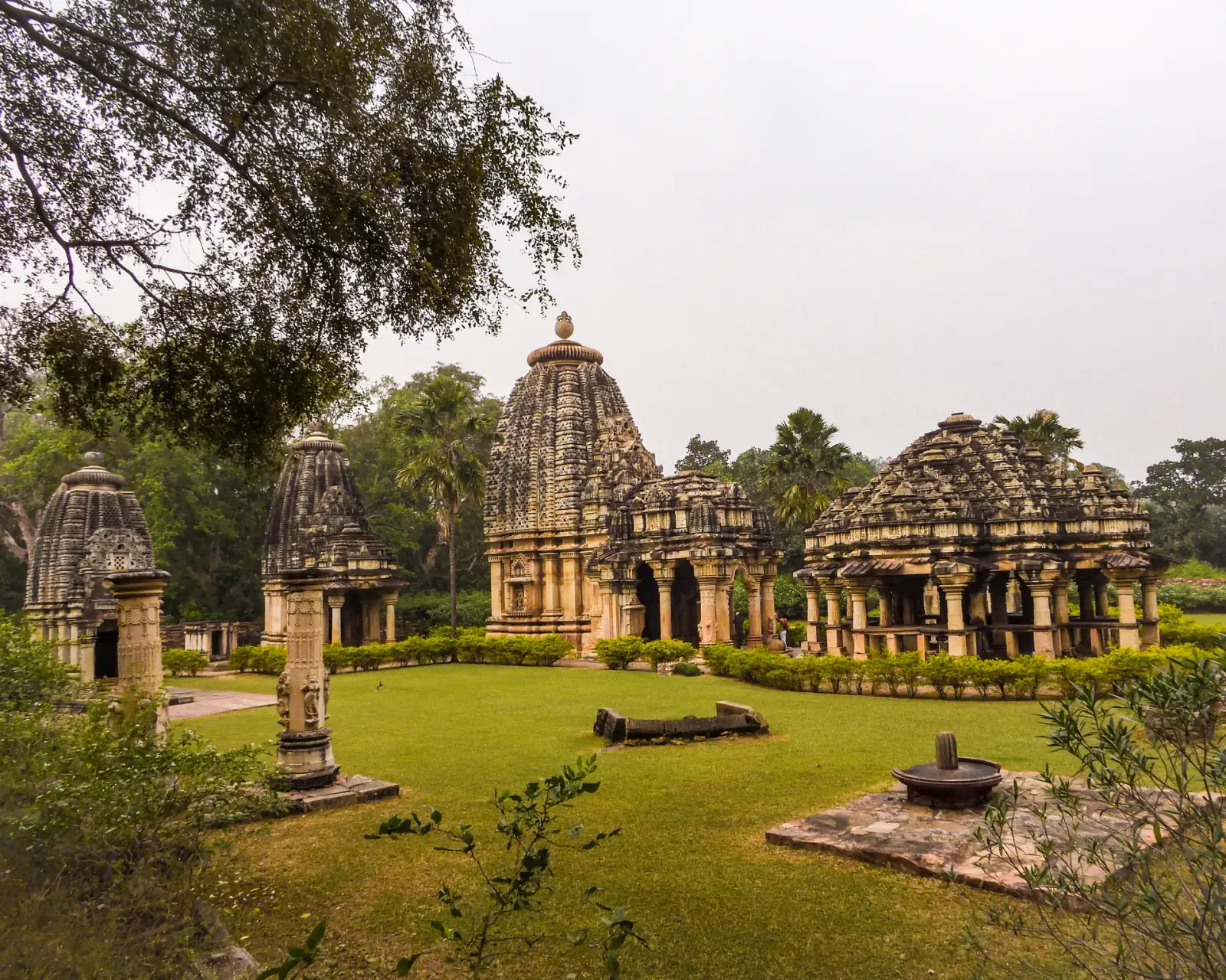 The Baroli temples