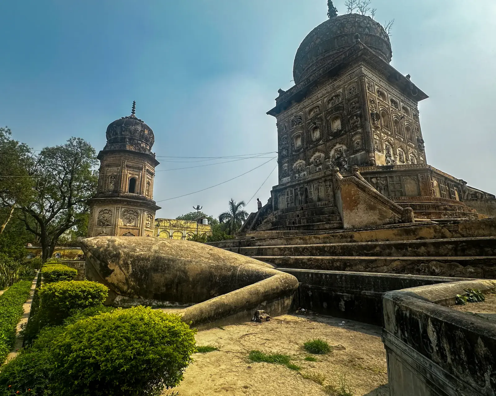 The frog temple, Oel